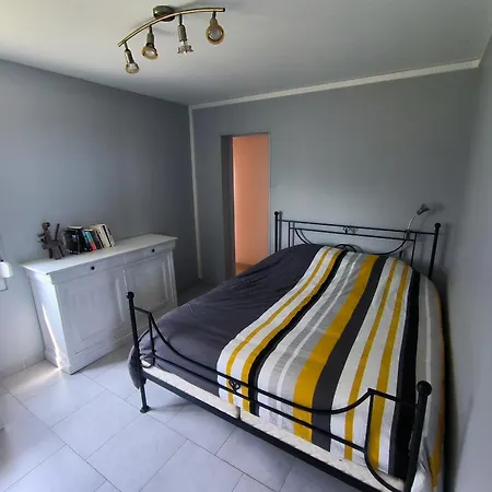 Maison Atypique Face A La Mer, Les Pieds Dans L'eau Urville-Nacqueville