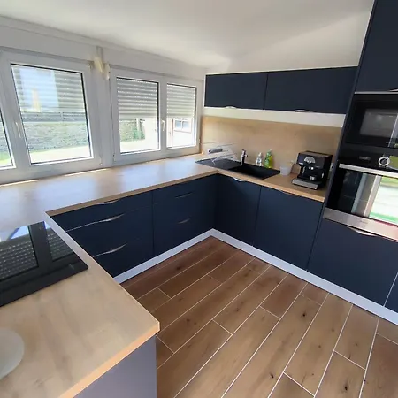 Maison Atypique Face A La Mer, Les Pieds Dans L'eau Urville-Nacqueville