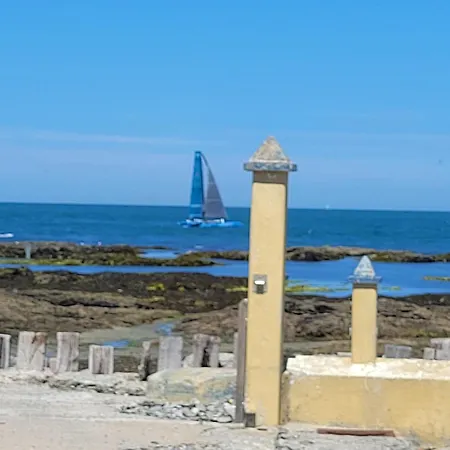 Maison Atypique Face A La Mer, Les Pieds Dans L'eau Urville-Nacqueville
