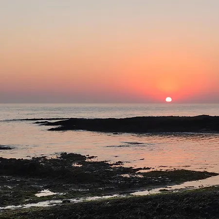 Dom wakacyjny Maison Atypique Face A La Mer, Les Pieds Dans L'eau