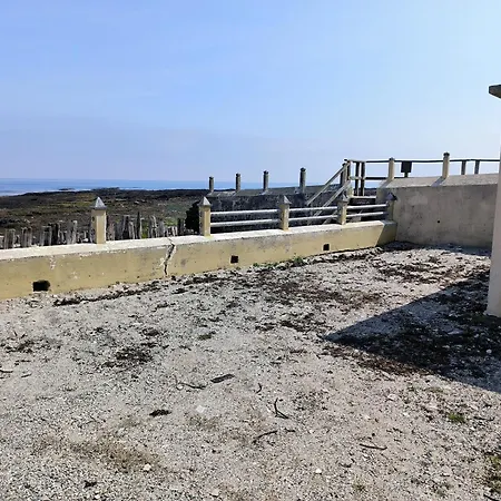 Maison Atypique Face A La Mer, Les Pieds Dans L'eau