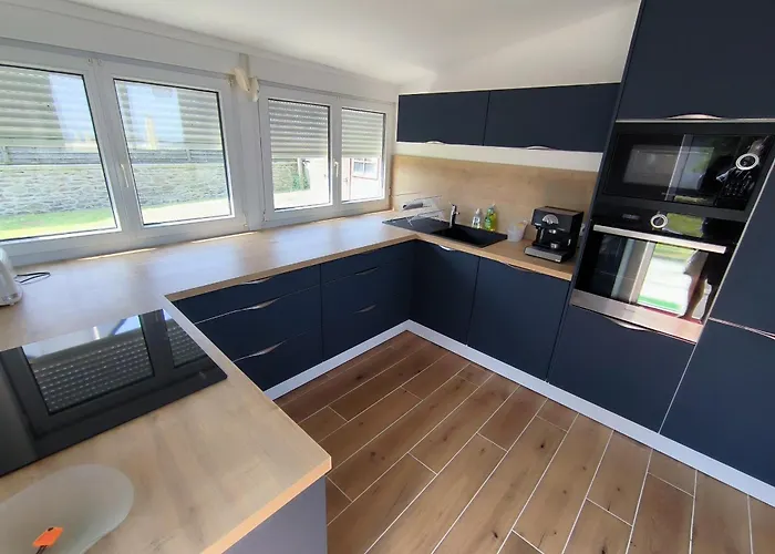 Maison Atypique Face A La Mer, Les Pieds Dans L'eau Urville-Nacqueville