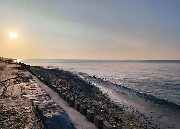 Tatil Evi Maison Atypique Face A La Mer, Les Pieds Dans L'eau Urville-Nacqueville